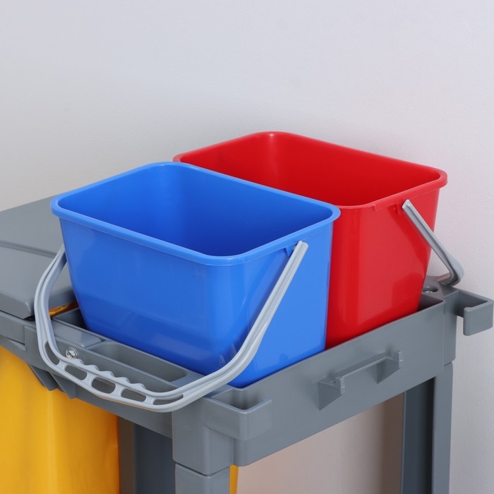 Многофункциональная тележка для клининга с вёдрами, отжимом и лотками, цвет серый