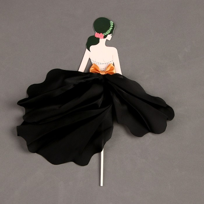 Топпер «Красотка в чёрном» Топпер «Красотка в чёрном»