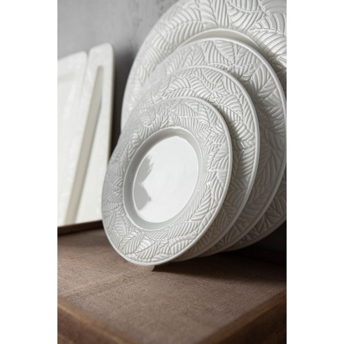 Тарелка фарфоровая десертная Magistro Сrotone, d=18 см, цвет белый Тарелка фарфоровая десертная Magistro Сrotone, d=18 см, цвет белый