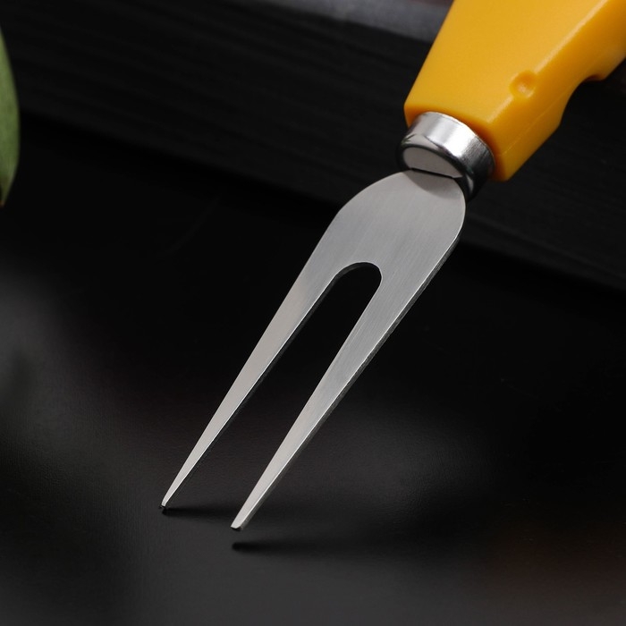 Нож для сыра Доляна Cheese, 13,5 см, цвет жёлтый Нож для сыра Доляна Cheese, 13,5 см, цвет жёлтый