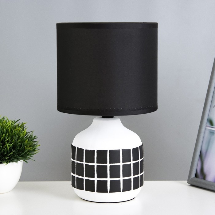 Настольная лампа Настольная лампа "Гликерия" E14 40Вт бело-чёрная 15х15х27 см RISALUX
