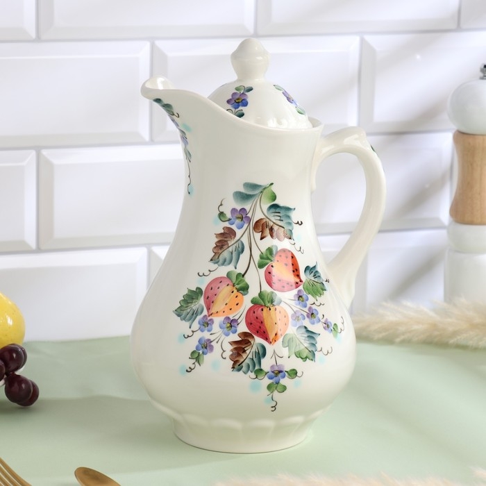 Кувшин «Клубничка», с крышкой, 2 л, 10×27 см, 1 сорт, авт. Рогочая Н.В. Кувшин «Клубничка», с крышкой, 2 л, 10×27 см, 1 сорт, авт. Рогочая Н.В.