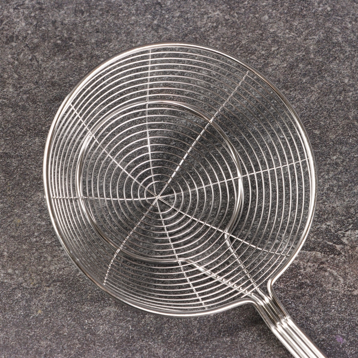 Дуршлаг-сито с деревянной ручкой 39см, диаметр13см, глубина 4,5см Дуршлаг-сито с деревянной ручкой 39см, диаметр13см, глубина 4,5см