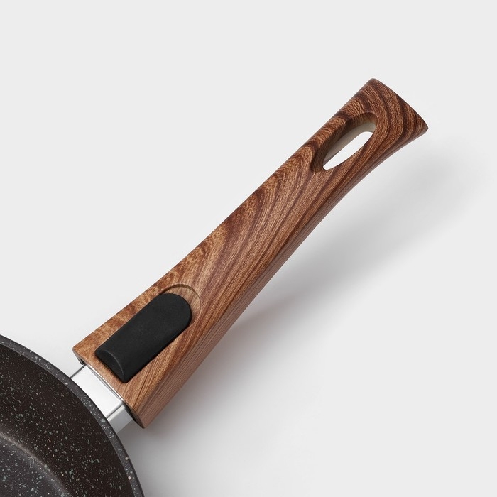 Сковорода кованая Magistro Granit, d=26 см, съёмная ручка soft-touch, антипригарное покрытие, индукция, цвет чёрный Сковорода кованая Magistro Granit, d=26 см, съёмная ручка soft-touch, антипригарное покрытие, индукция, цвет чёрный