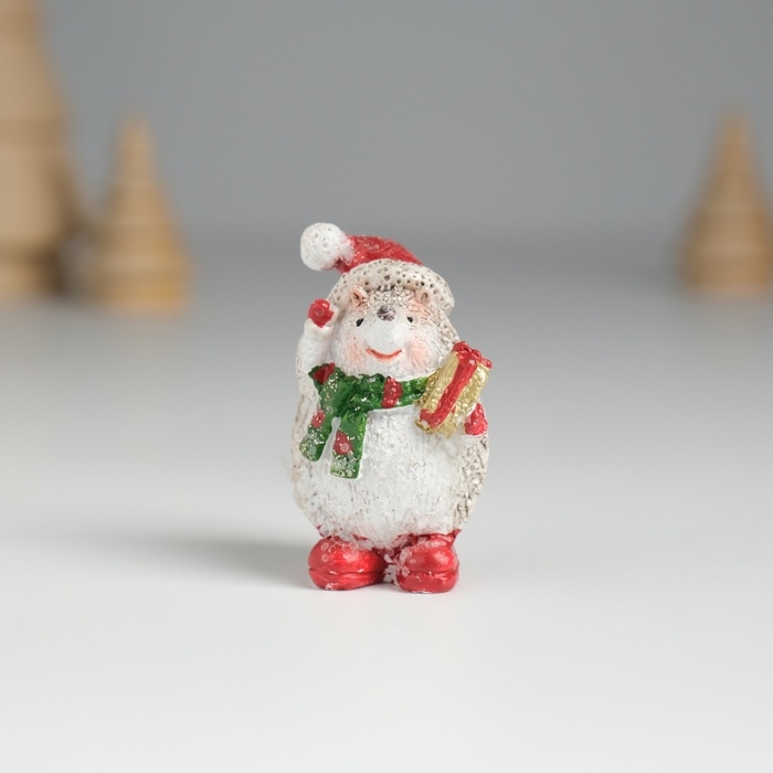 Сувенир полистоун  Сувенир полистоун "Ёжик в красной шапочке и валенках " МИКС 2,8х2,8х4,7 см