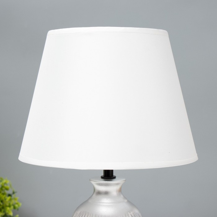 Настольная лампа Настольная лампа "Ганна" Е14 40Вт белый 22,5х22,5х34см RISALUX