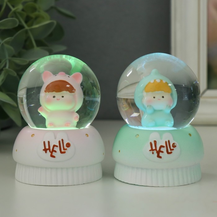 Сувенир полистоун водяной шар свет Сувенир полистоун водяной шар свет "Малыш-пухляш в костюме животного" МИКС 7х5х5 см