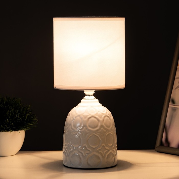 Настольная лампа Настольная лампа "Джастин" Е14 40Вт белый 13х13х25 см RISALUX