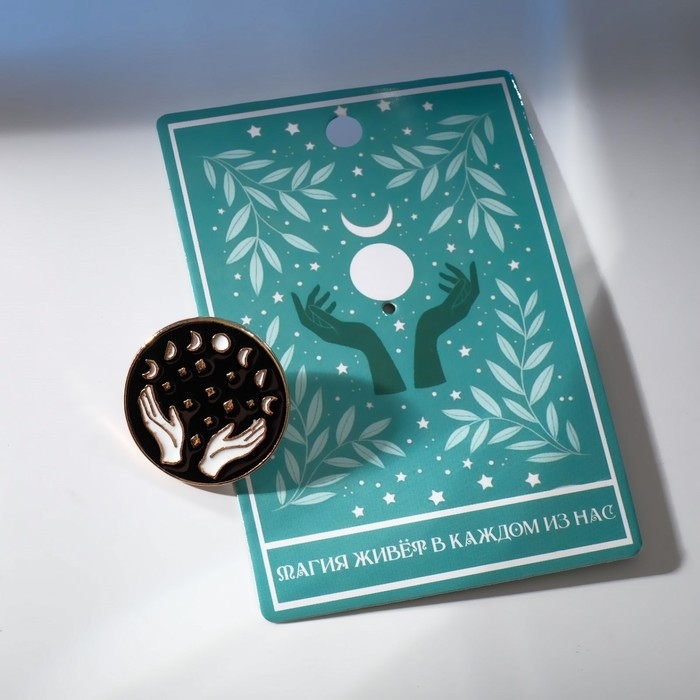 Значок «Таро» фазы Луны, цвет чёрно-белый в золоте Значок «Таро» фазы Луны, цвет чёрно-белый в золоте