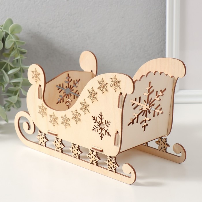 Шкатулка-сани  Шкатулка-сани "Снежиночки" 22х9х13,5 см (набор 5 деталей)