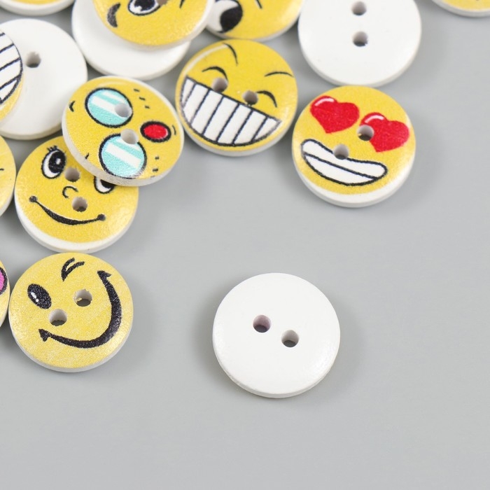 Пуговицы дерево для творчества 2 прокола Пуговицы дерево для творчества 2 прокола "Смайлики" набор 40 шт 1,5х1,5х0,4 см