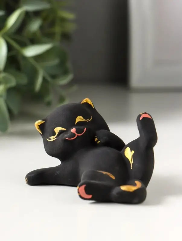 Фигурка керамика &laquo;Котик с лапкой&raquo;, 7 см, чёрный