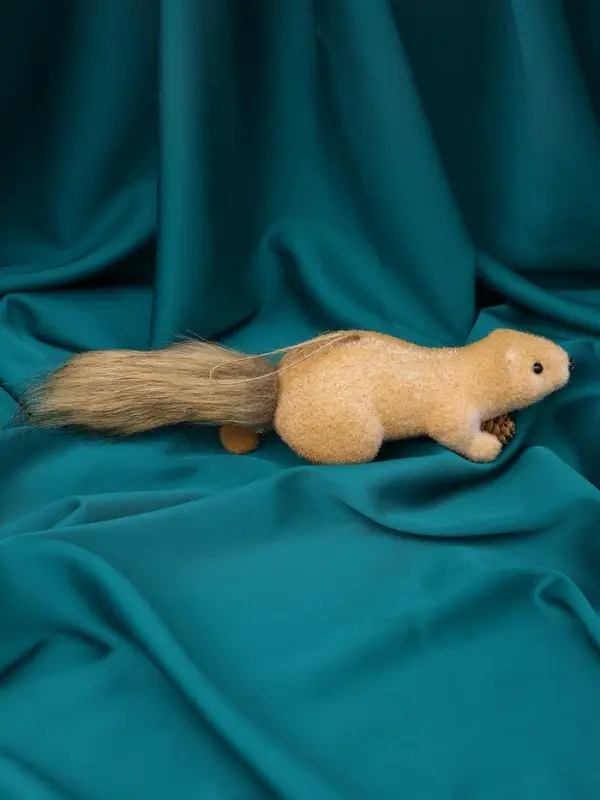 Украшение ёлочное Украшение ёлочное "Белка с шишкой" 4,5х20 см, бежевый