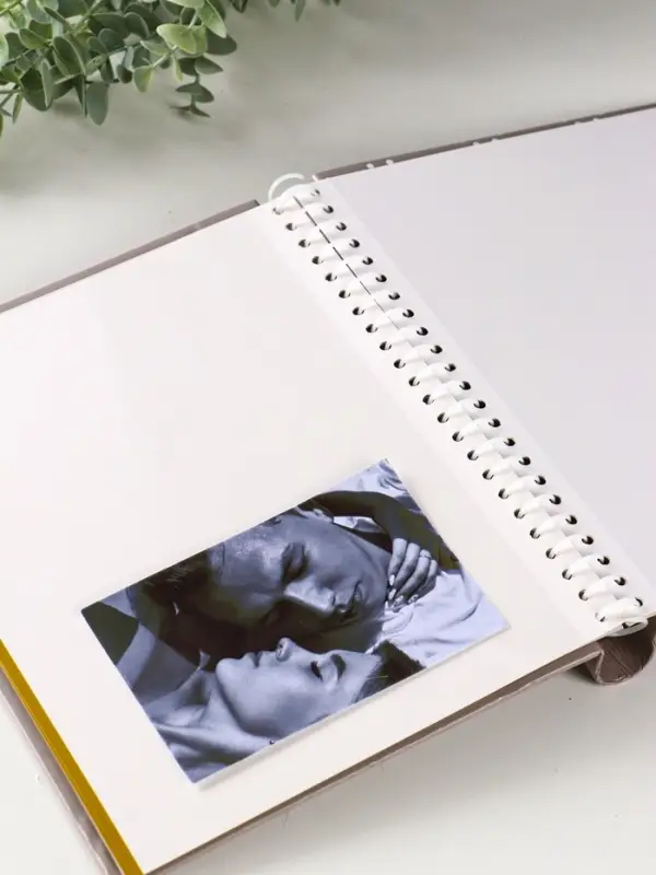 Фотоальбом 10 магнитных листов Фотоальбом 10 магнитных листов "Друзья верные" 23X28см, пер-т внутр.спираль