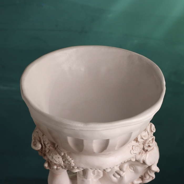 Фигурное кашпо  Фигурное кашпо "Ангел с розами", состаренный, 1,8 л/ 24х24х70см