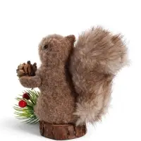 Сувенир "Белка с шишкой и еловой веткой с ягодками" 12х6,4х10 см