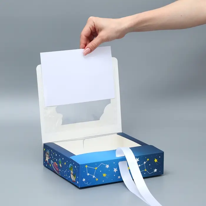 Коробка подарочная складная с пластиковым окном, упаковка, «Космос», 20 х 18 х 5 см Коробка подарочная складная с пластиковым окном, упаковка, «Космос», 20 х 18 х 5 см