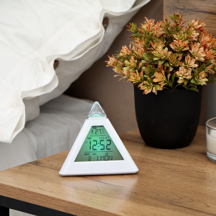 Часы - будильник Luazon LB-05 Часы - будильник Luazon LB-05 "Пирамида", 7 цветов дисплея, термометр, подсветка