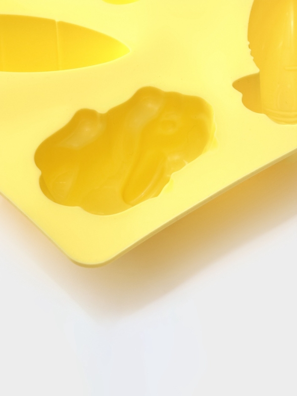 Форма для выпечки Доляна «Кролики. Морковка», силикон, 6 ячеек, 26,6×16,3×3,9 см, жёлтая