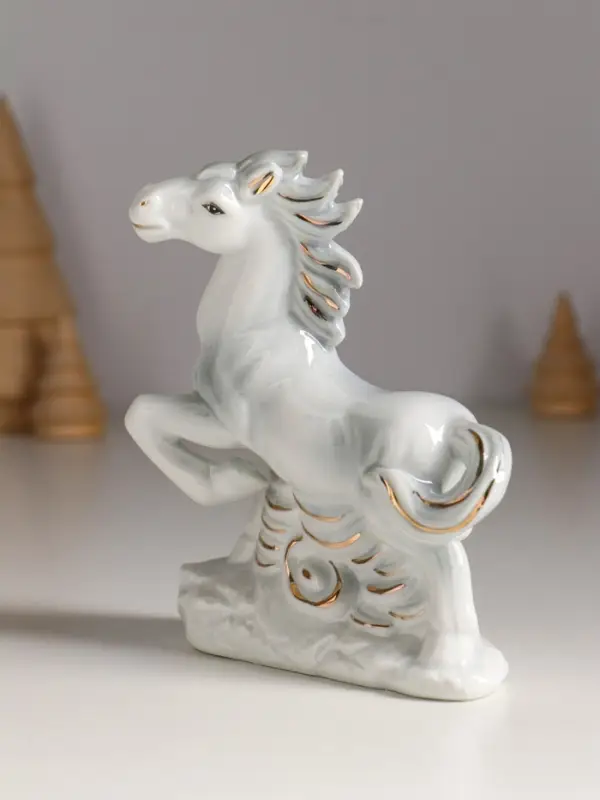 Сувенир керамика "Конь со слитками" серый с золотом 11х4х12 см