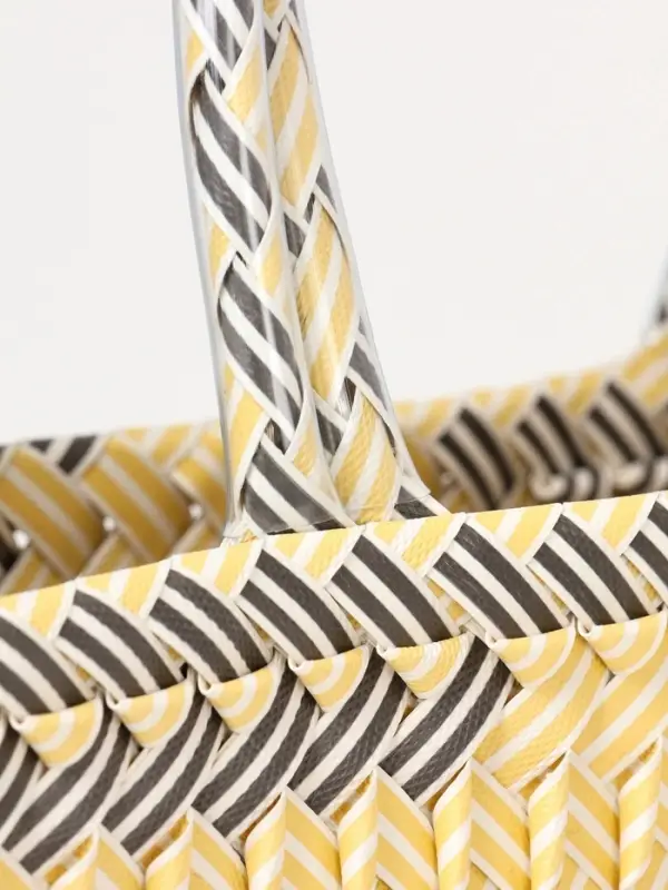 Сумка плетёная, 30&times;15&times;35 см, пластик, бежевая с чёрным