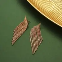 Серьги висячие со стразами &laquo;Вечное сияние&raquo;, лесенка, белые в золоте
