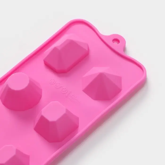 Форма для льда Доляна «Драгоценные камни», силикон, 22,5×10,6 см, 6 ячеек (d=4 см), цвет МИКС Форма для льда Доляна «Драгоценные камни», силикон, 22,5×10,6 см, 6 ячеек (d=4 см), цвет МИКС