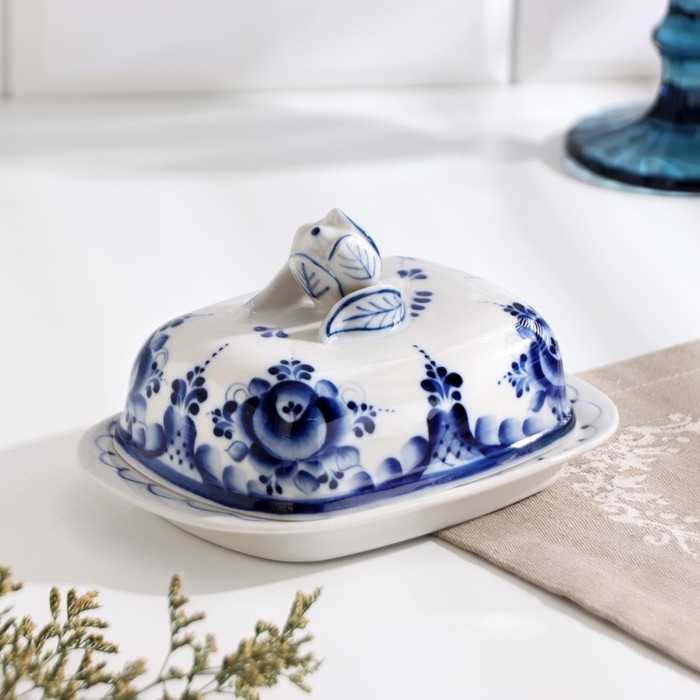 Маслёнка «Тюльпан», 16х10,5х10 см, гжель Маслёнка «Тюльпан», 16х10,5х10 см, гжель