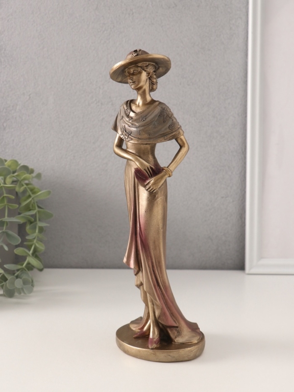 Сувенир полистоун Сувенир полистоун "Леди в шляпке с накидкой на плечах" 8,5х8х26,5 см