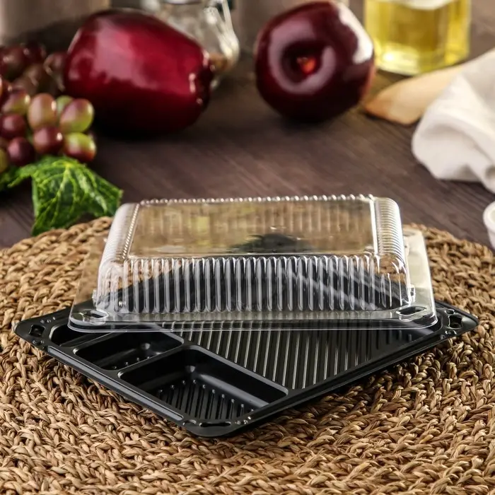 Контейнер пластиковый с крышкой одноразовый для суши Л-18, 18,4×16,2×3,8 см, внутренний 16×13,7×3,6 см, 770 мл, чёрный Контейнер пластиковый с крышкой одноразовый для суши Л-18, 18,4×16,2×3,8 см, внутренний 16×13,7×3,6 см, 770 мл, чёрный