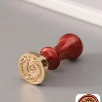 Печать для сургуча с пластиковой ручкой &laquo;Венок с буквой Q&raquo;, 2.5&times;2.5&times;6.3 см