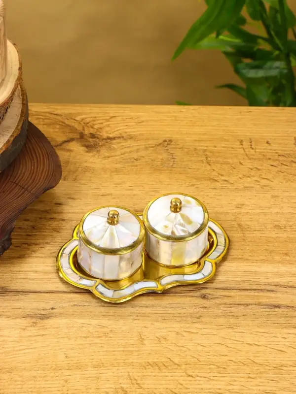 Набор шкатулок на тарелочке «Сокровища Агры», латунь с перламутром, 9×13×5 см Набор шкатулок на тарелочке «Сокровища Агры», латунь с перламутром, 9×13×5 см