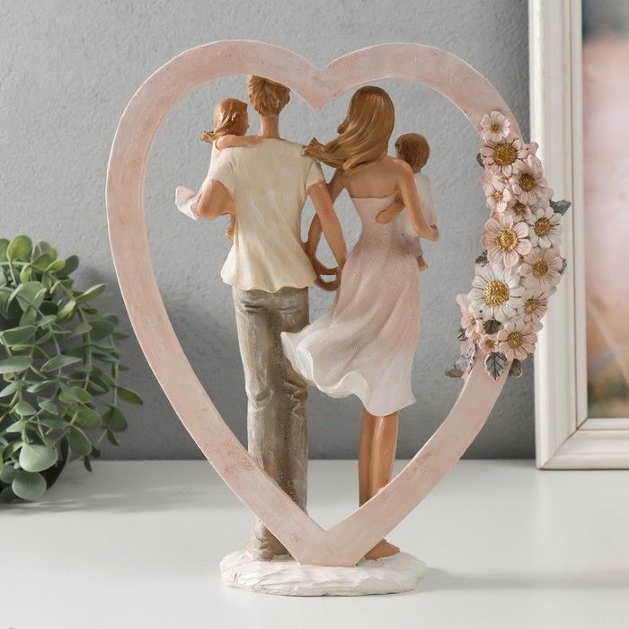 Сувенир полистоун  Сувенир полистоун "Семья у сердца с цветами" 22х7х26,5 см