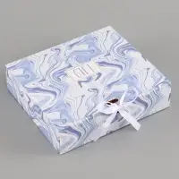 Коробка подарочная самосборная Gift, 20&times;18&times;5 см, с лентой