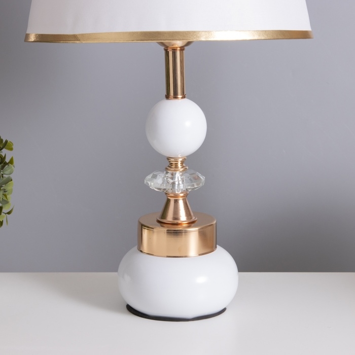 Лампа настольная Лампа настольная "Лилу" 1х40Вт Е27 белый/золото 25х25х46,5см