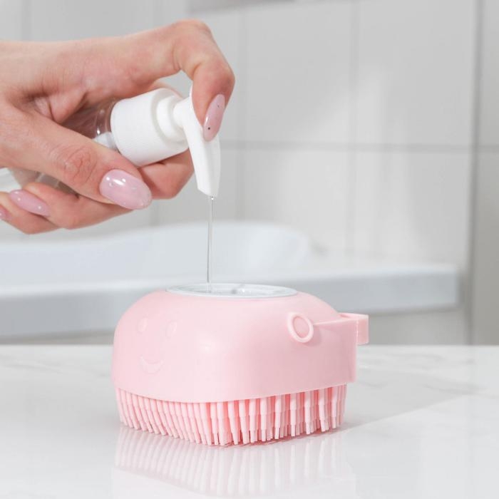 Щётка силиконовая с ёмкостью для мыла Доляна, цвет МИКС Щётка силиконовая с ёмкостью для мыла Доляна, цвет МИКС