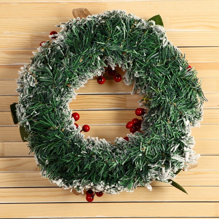 Венок новогодний d- 29 см  Венок новогодний d- 29 см "Уютная сказка" ягоды на веточках шишки снег
