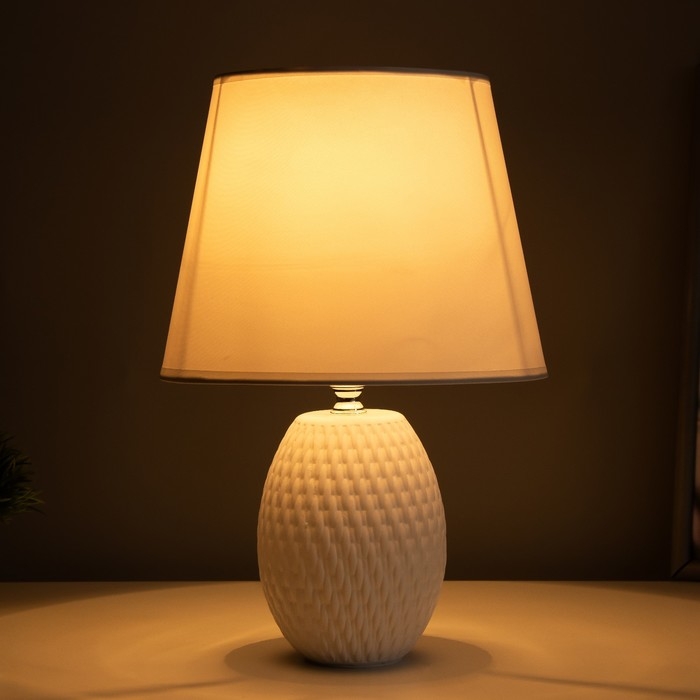 Настольная лампа "Жаклин" Е14 40Вт белый 20х20х32см