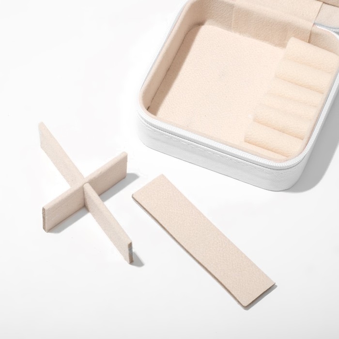 Органайзер для хранения украшений «Шкатулка портативная», 10,5×10,5×5 см, цвет белый Органайзер для хранения украшений «Шкатулка портативная», 10,5×10,5×5 см, цвет белый