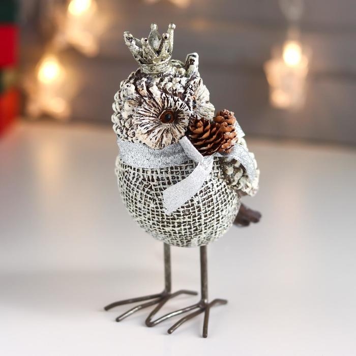Сувенир полистоун Сувенир полистоун "Филин в короне, с бантом и шишками" 15,5х8х10,5 см