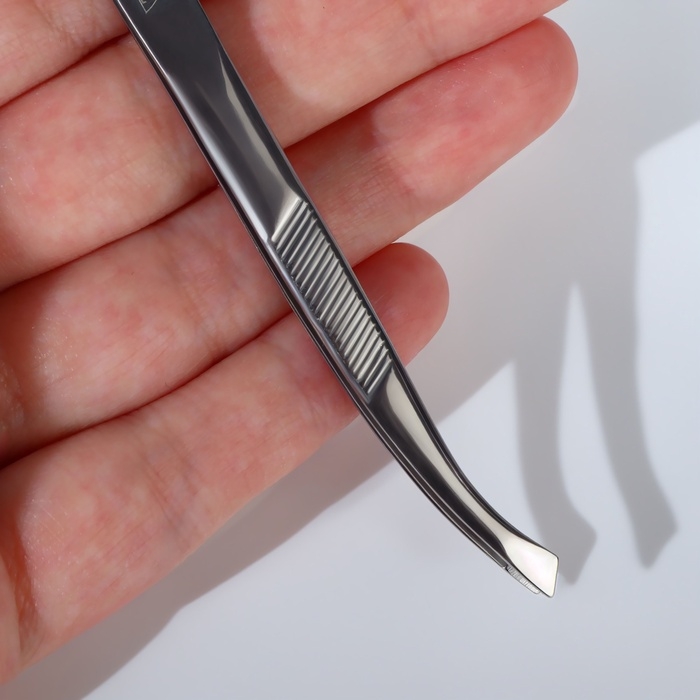 Пинцет загнутый ZINGER, широкий, 8,5 см, на блистере, цвет серебристый, В-5561-S Пинцет загнутый ZINGER, широкий, 8,5 см, на блистере, цвет серебристый, В-5561-S