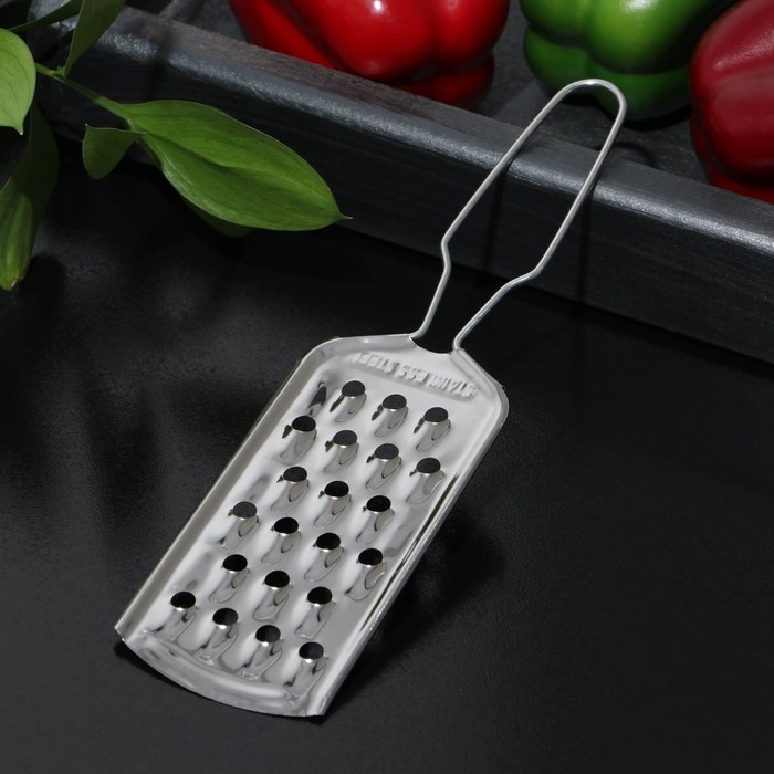 Тёрка для сыра крупная Доляна «Помощник», с ручкой, 21×5,5 см, цвет серебристый Тёрка для сыра крупная Доляна «Помощник», с ручкой, 21×5,5 см, цвет серебристый