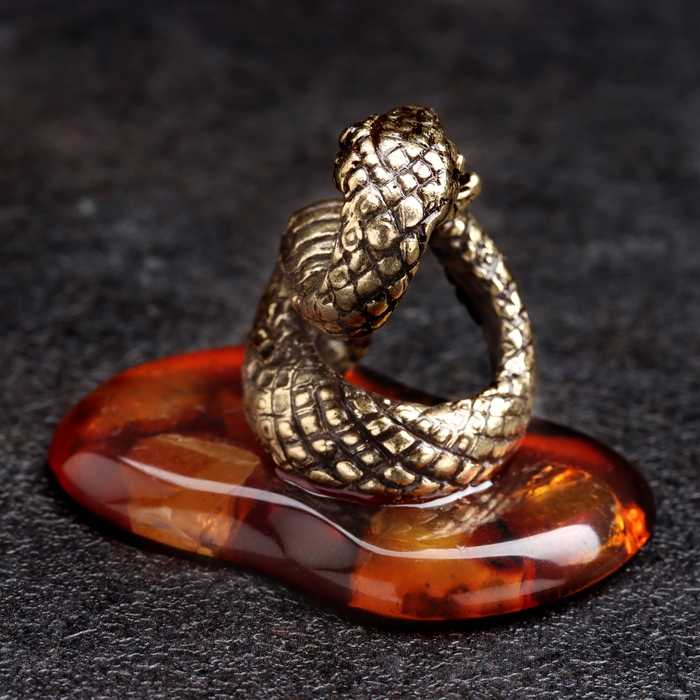Сувенир символ года Сувенир символ года "Змея", латунь, янтарь