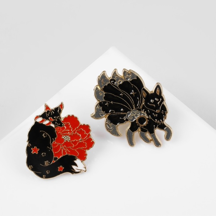 Набор значков (2 шт.) «Кицунэ» девятихвостый лис, цветной в золоте Набор значков (2 шт.) «Кицунэ» девятихвостый лис, цветной в золоте