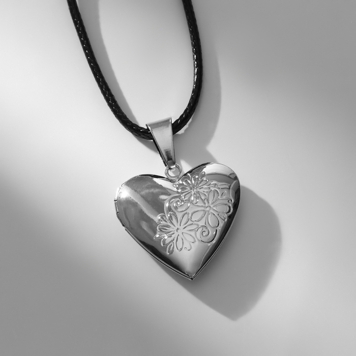Кулон на шнурке «Для фото» сердце с цветами, цвет чернёное серебро на чёрном шнурке, 45 см Кулон на шнурке «Для фото» сердце с цветами, цвет чернёное серебро на чёрном шнурке, 45 см