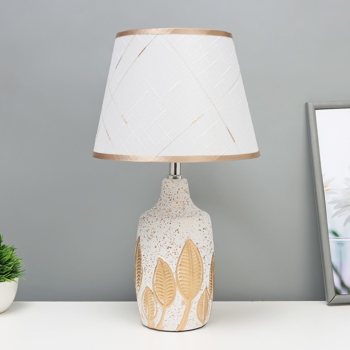 Настольная лампа Настольная лампа "Онерия" Е14 40Вт бело-золотой 23х23х40 см