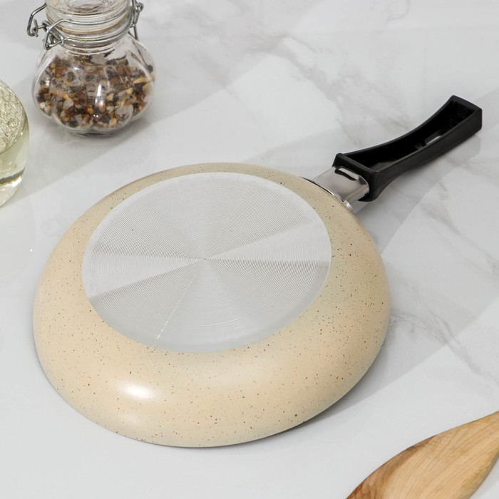 Сковорода «Стоун», d=17 см, пластиковая ручка, антипригарное покрытие, цвет бежевый Сковорода «Стоун», d=17 см, пластиковая ручка, антипригарное покрытие, цвет бежевый