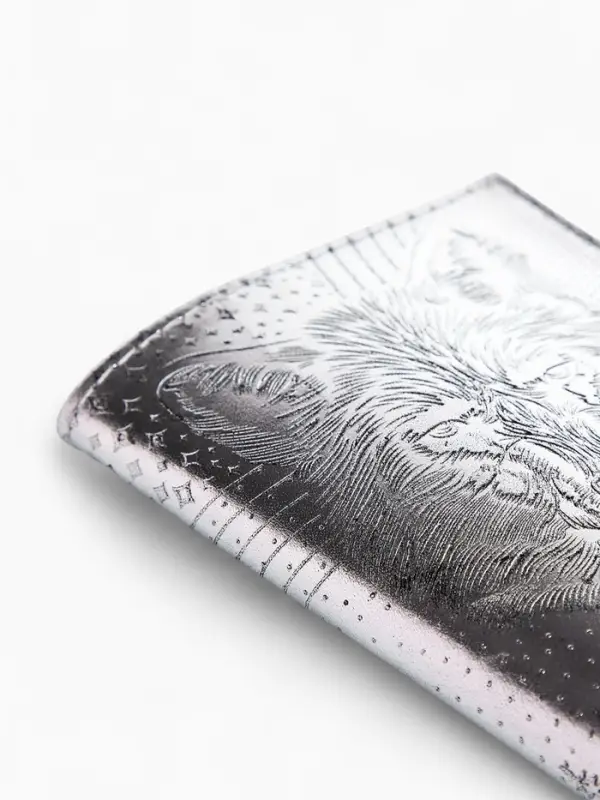 Обложка для паспорта &laquo;Волк&raquo;, натуральная кожа, сплошное тиснение, цвет серебряный