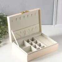 Шкатулка кожзам для украшений "Стёганная. Полоски. Бант" молочный 17х24х7 см