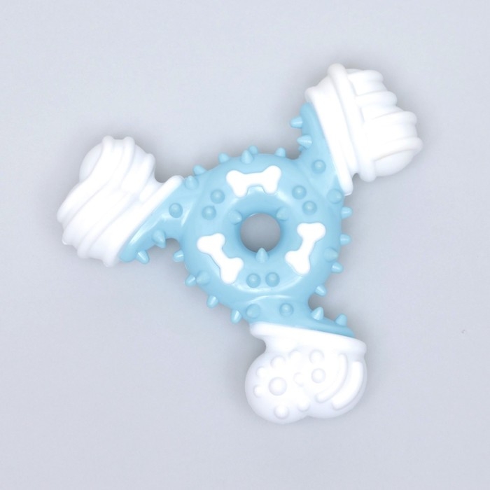 Игрушка двухслойная (твердый и мягкий пластик) Игрушка двухслойная (твердый и мягкий пластик) "Кость-треугольник", 12 см, голубая